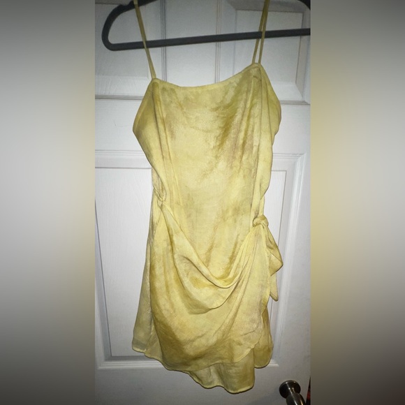 Lime green dress.. worn twice… large - Picture 3 of 3